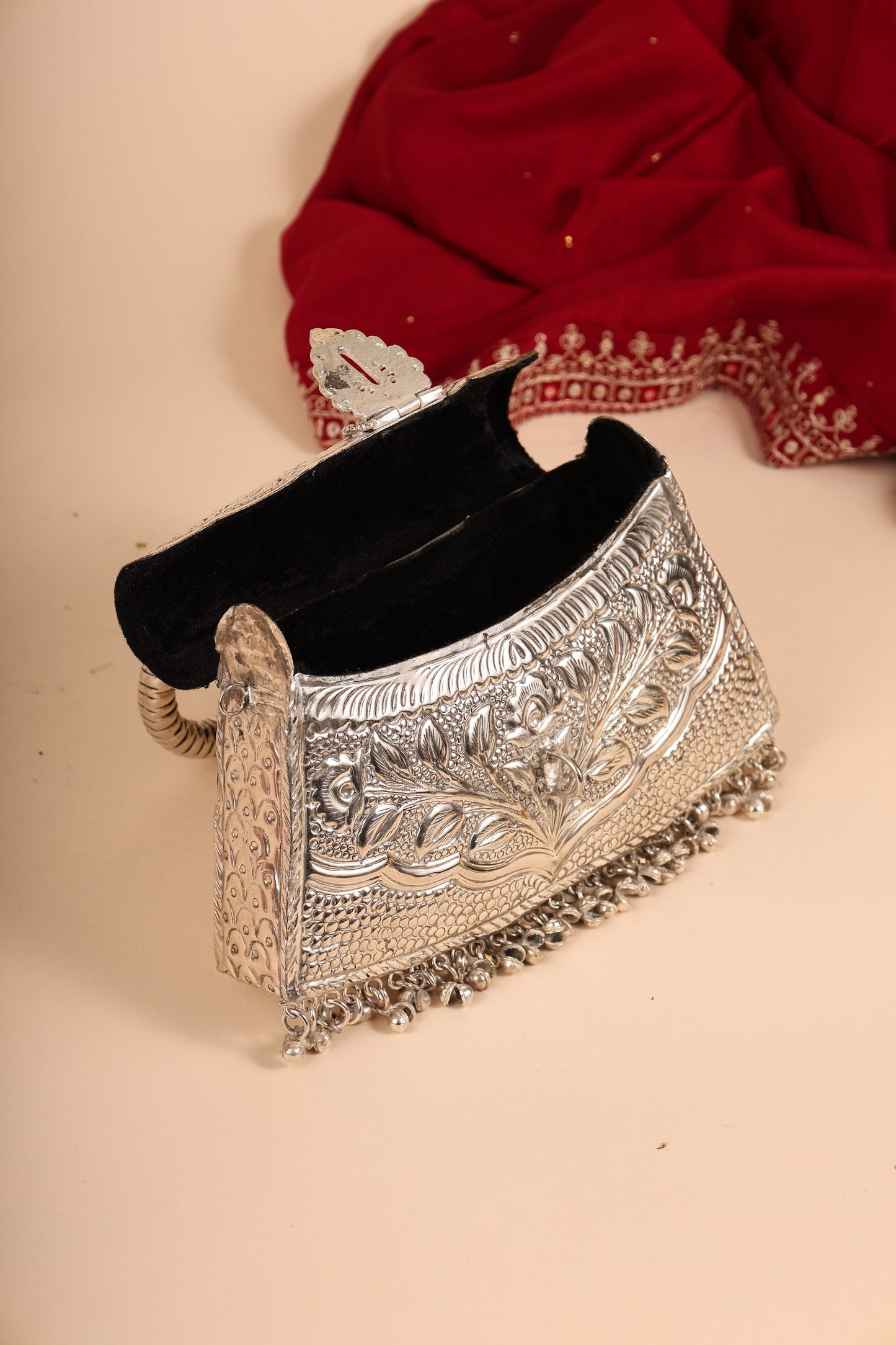 Handcrafted German Silver Women’s Purse – Elegant Traditional Clutch for Weddings & Festivals