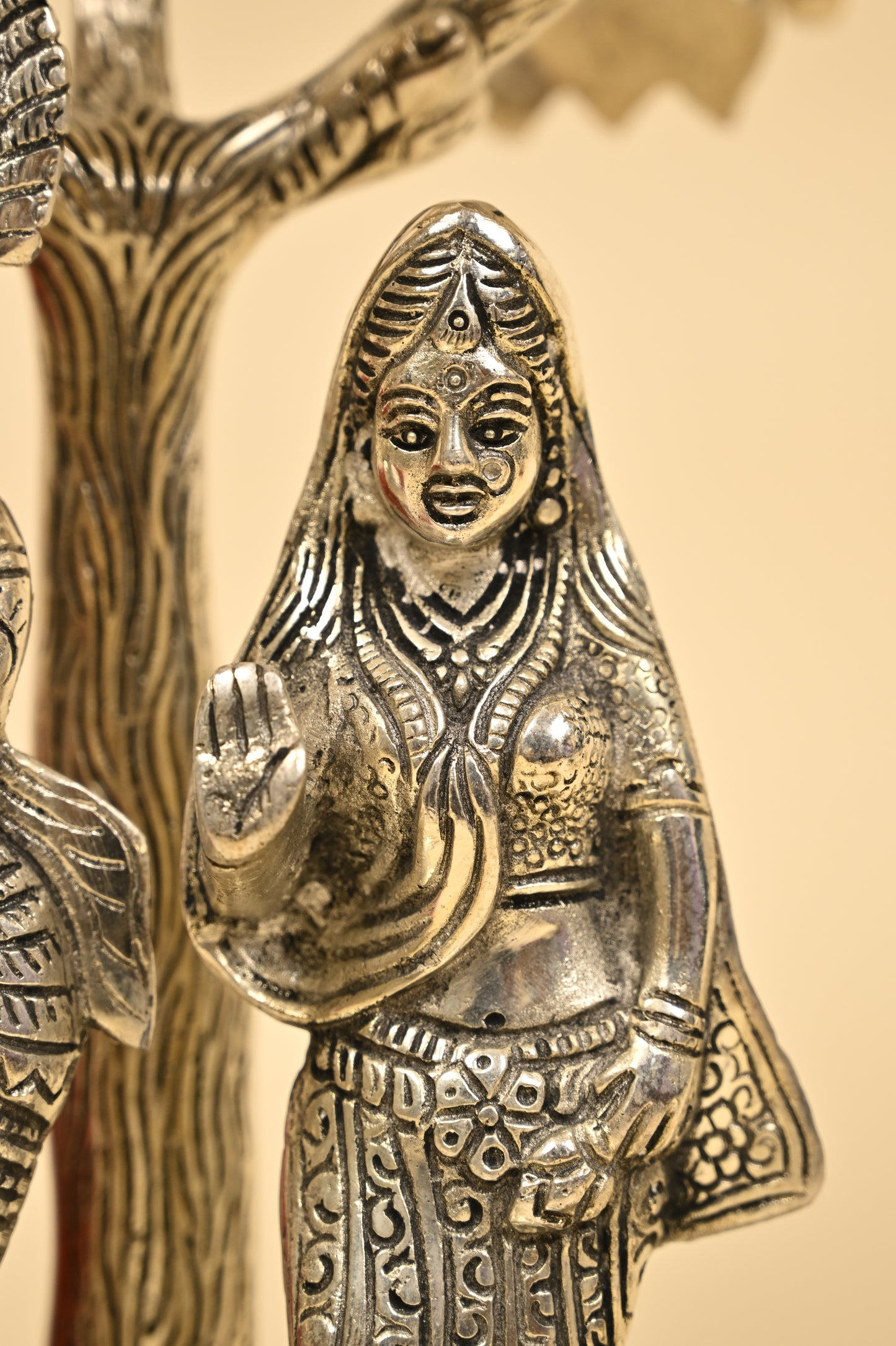 Radha Krishna Under Tree Idol – Premium 999 Silver Plated Divine Statue for Home Temple & Festive Gifting