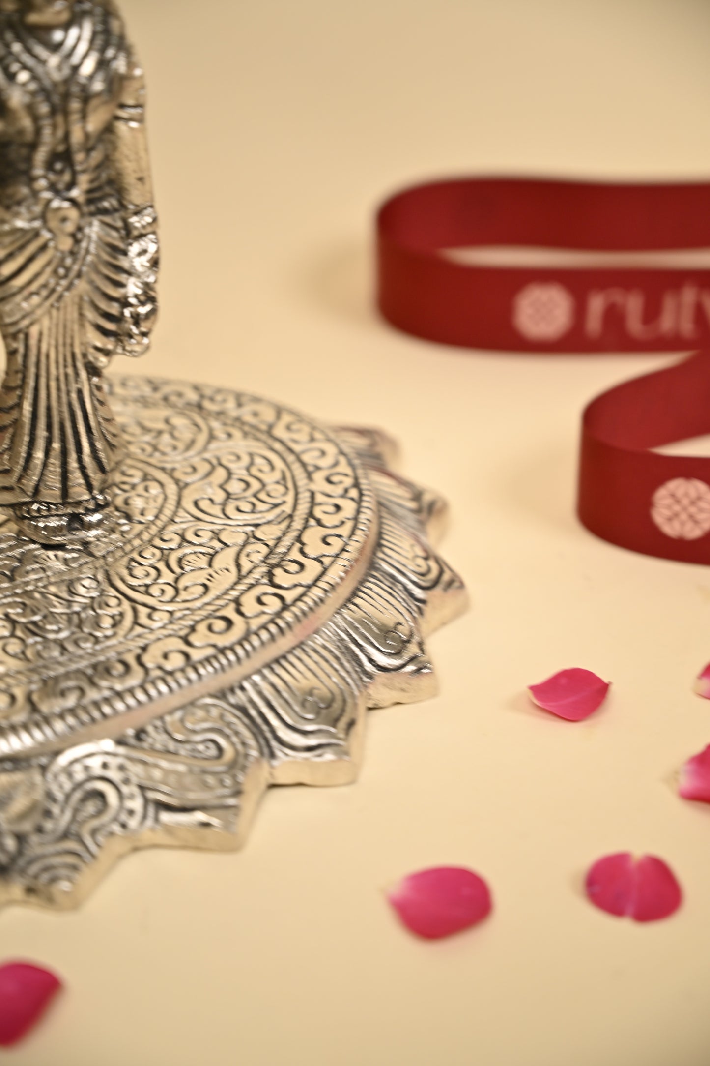 Ram Darbar Under Tree Idol – German Silver Divine Sculpture for Home Temple & Auspicious Gifting