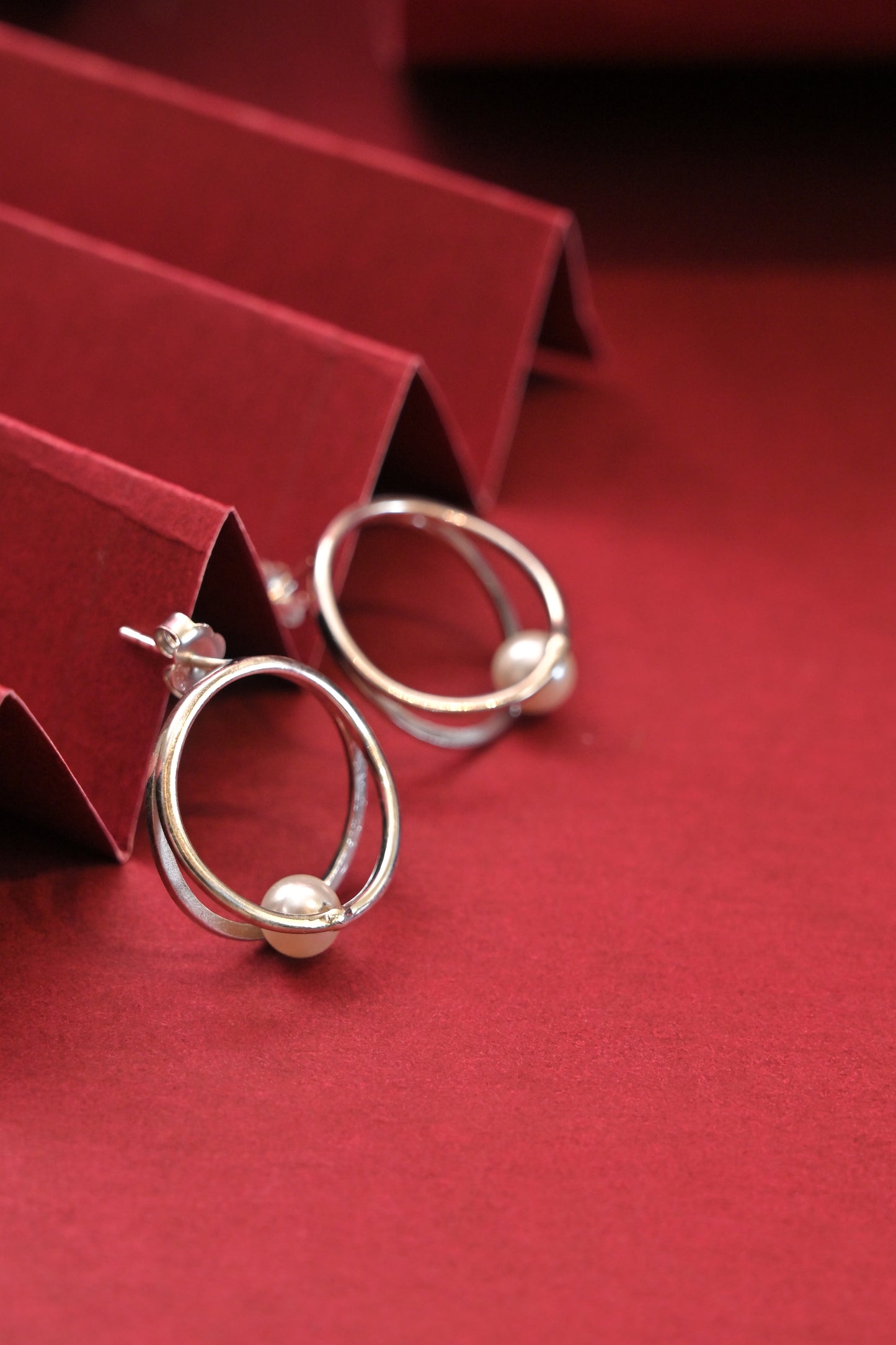 925 silver pearl orbit stud earrings