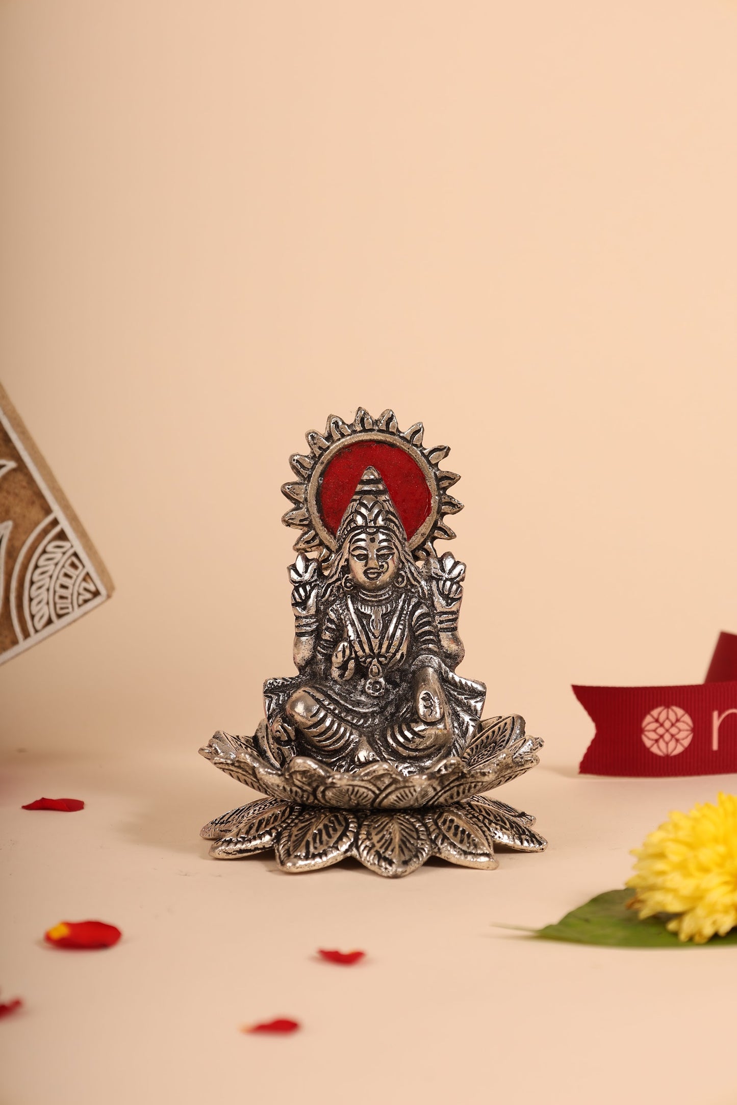 German Silver Lakshmi Idol – Compact Handcrafted Murti for Pooja Room & Festive Gifting