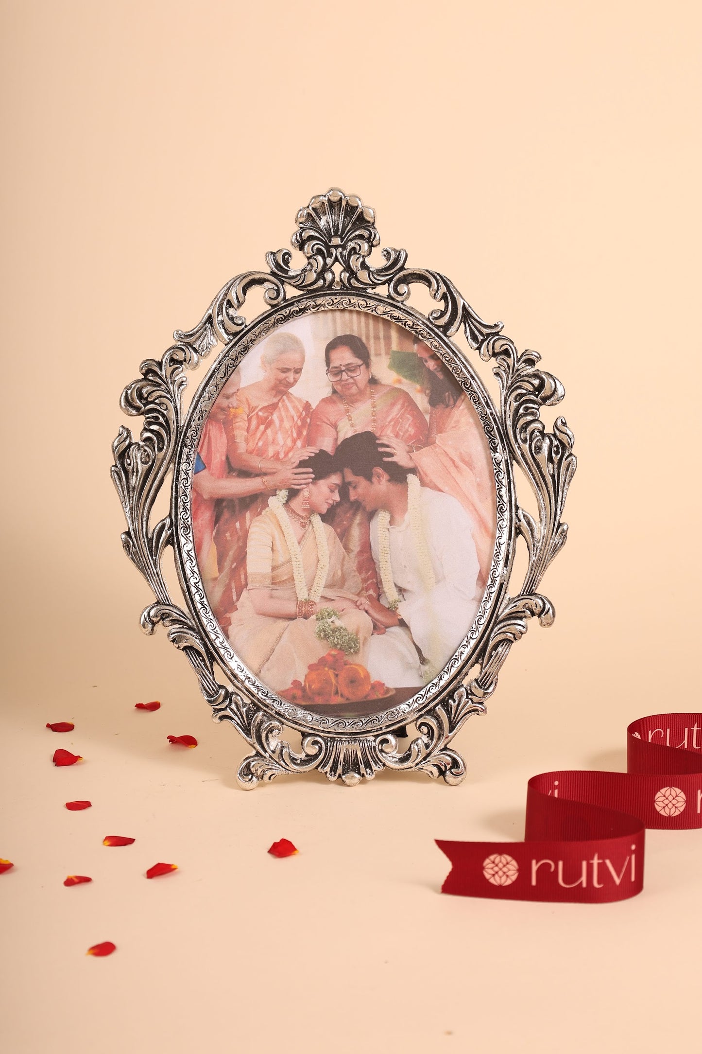 German Silver Oval Photo Frame – Handcrafted Decorative Frame for Home Décor & Gifting