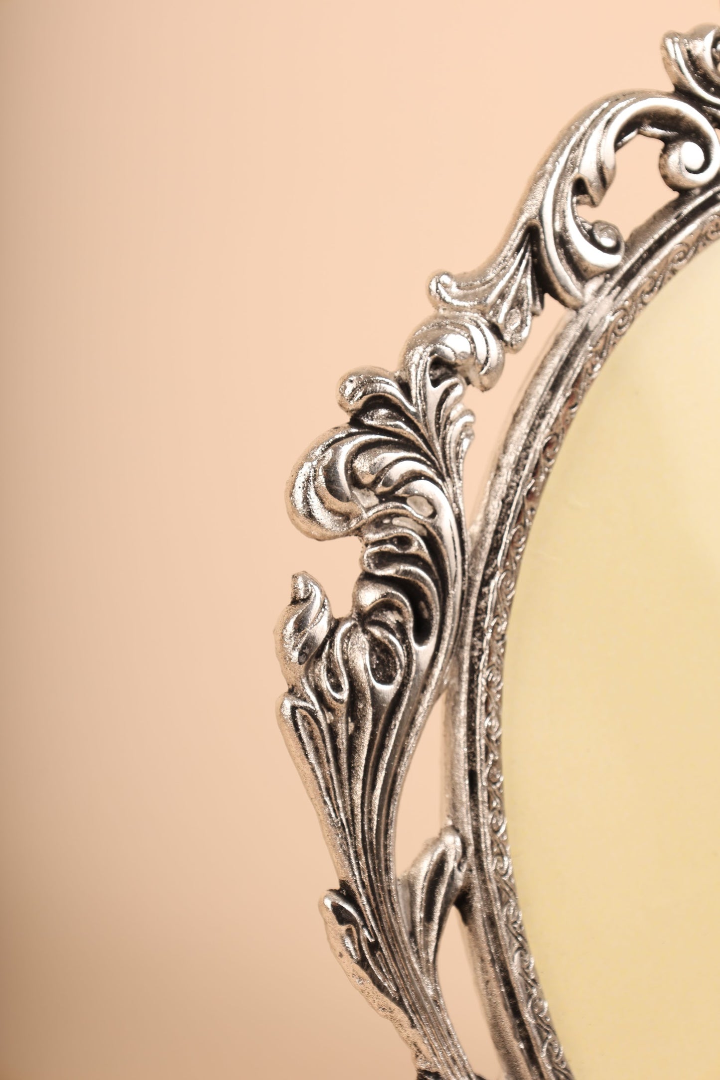 German Silver Oval Photo Frame – Handcrafted Decorative Frame for Home Décor & Gifting