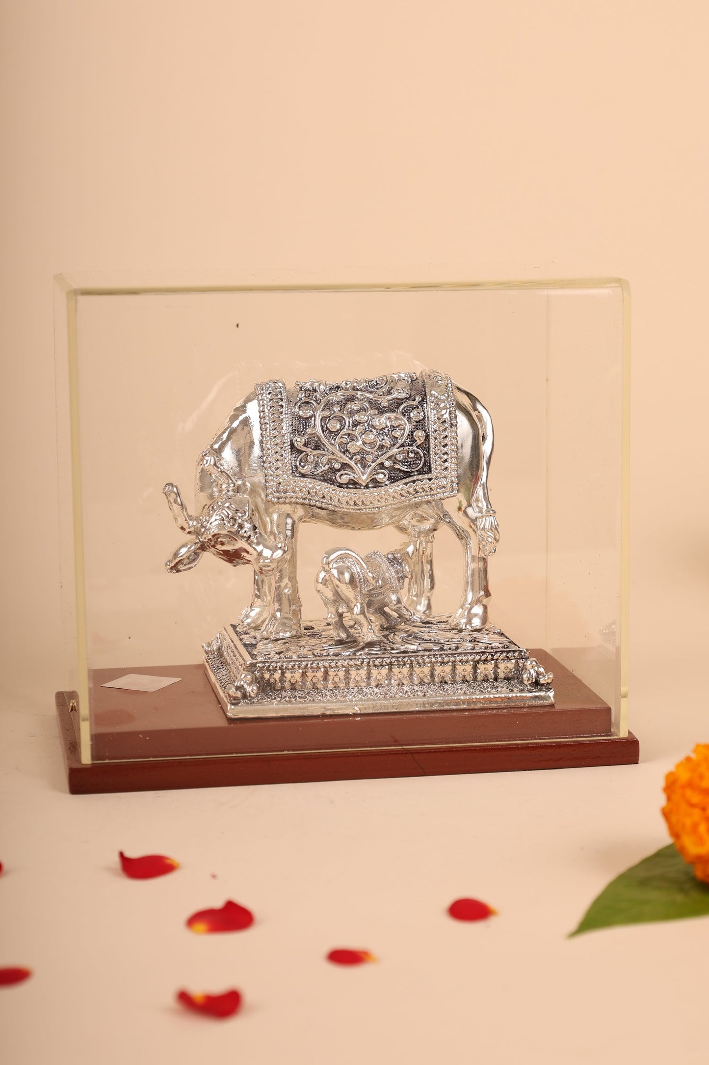 Pure Silver Kamadhenu Cow and Calf Idol – Spiritual Decor for Pooja Room & Gifting