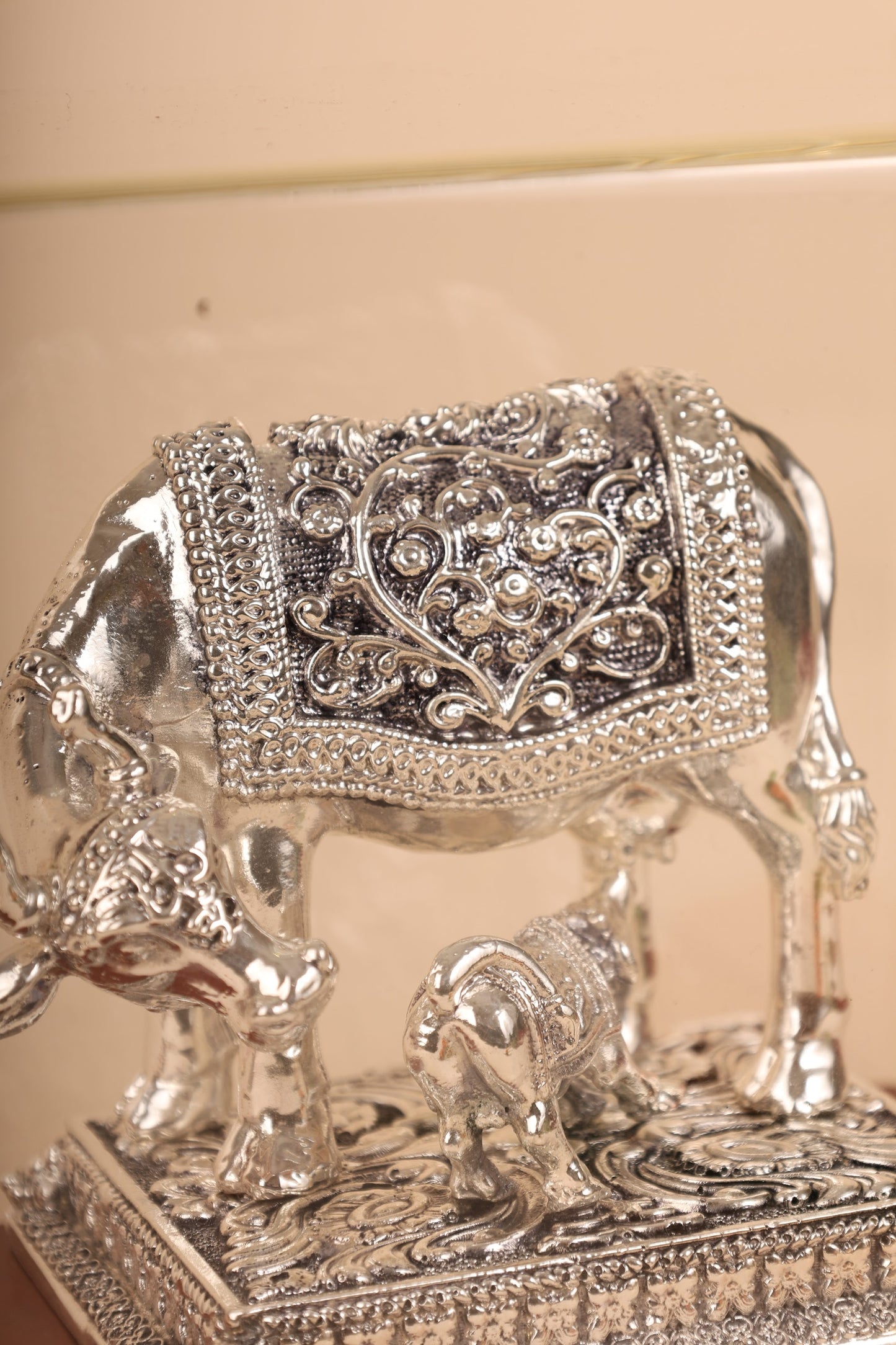 Pure Silver Kamadhenu Cow and Calf Idol – Spiritual Decor for Pooja Room & Gifting