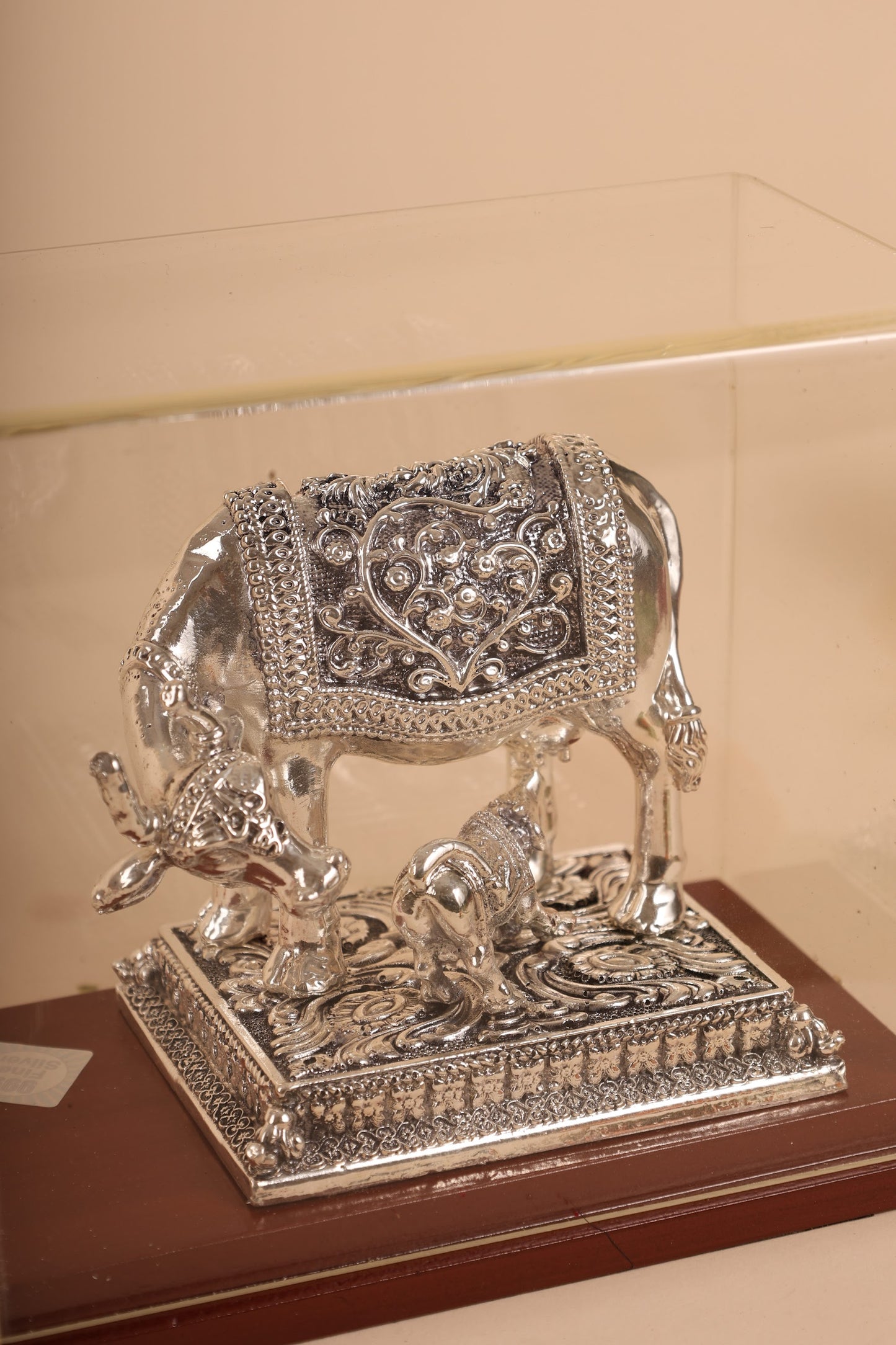 Pure Silver Kamadhenu Cow and Calf Idol – Spiritual Decor for Pooja Room & Gifting