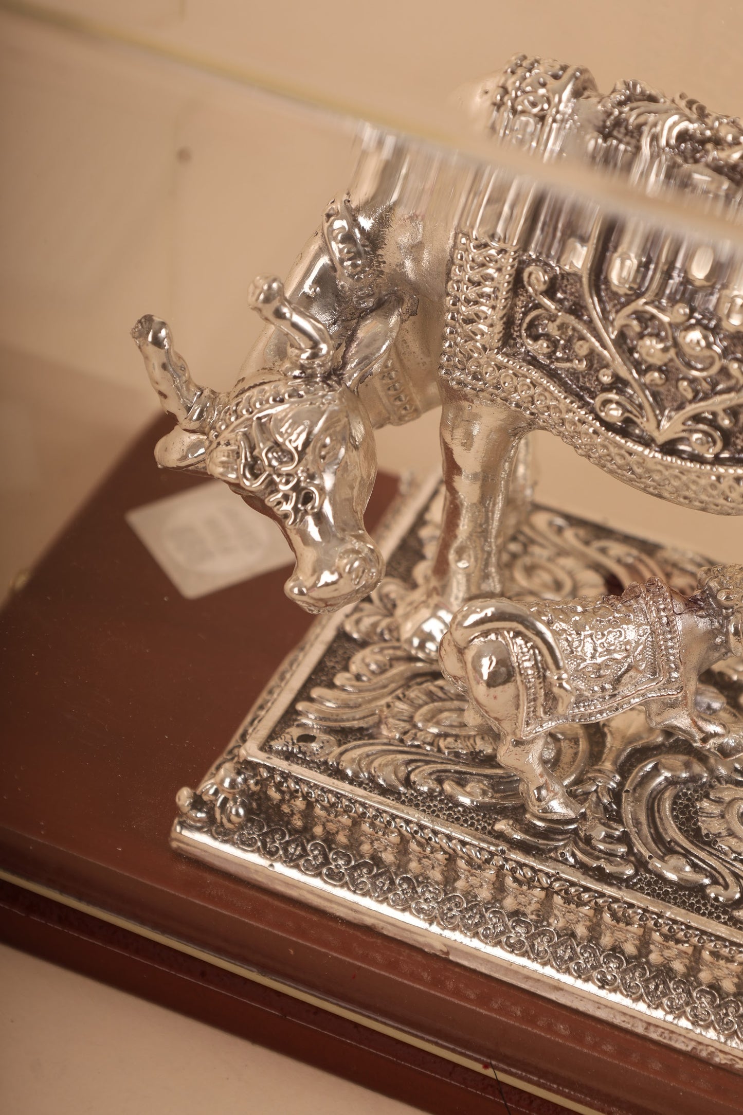 Pure Silver Kamadhenu Cow and Calf Idol – Spiritual Decor for Pooja Room & Gifting