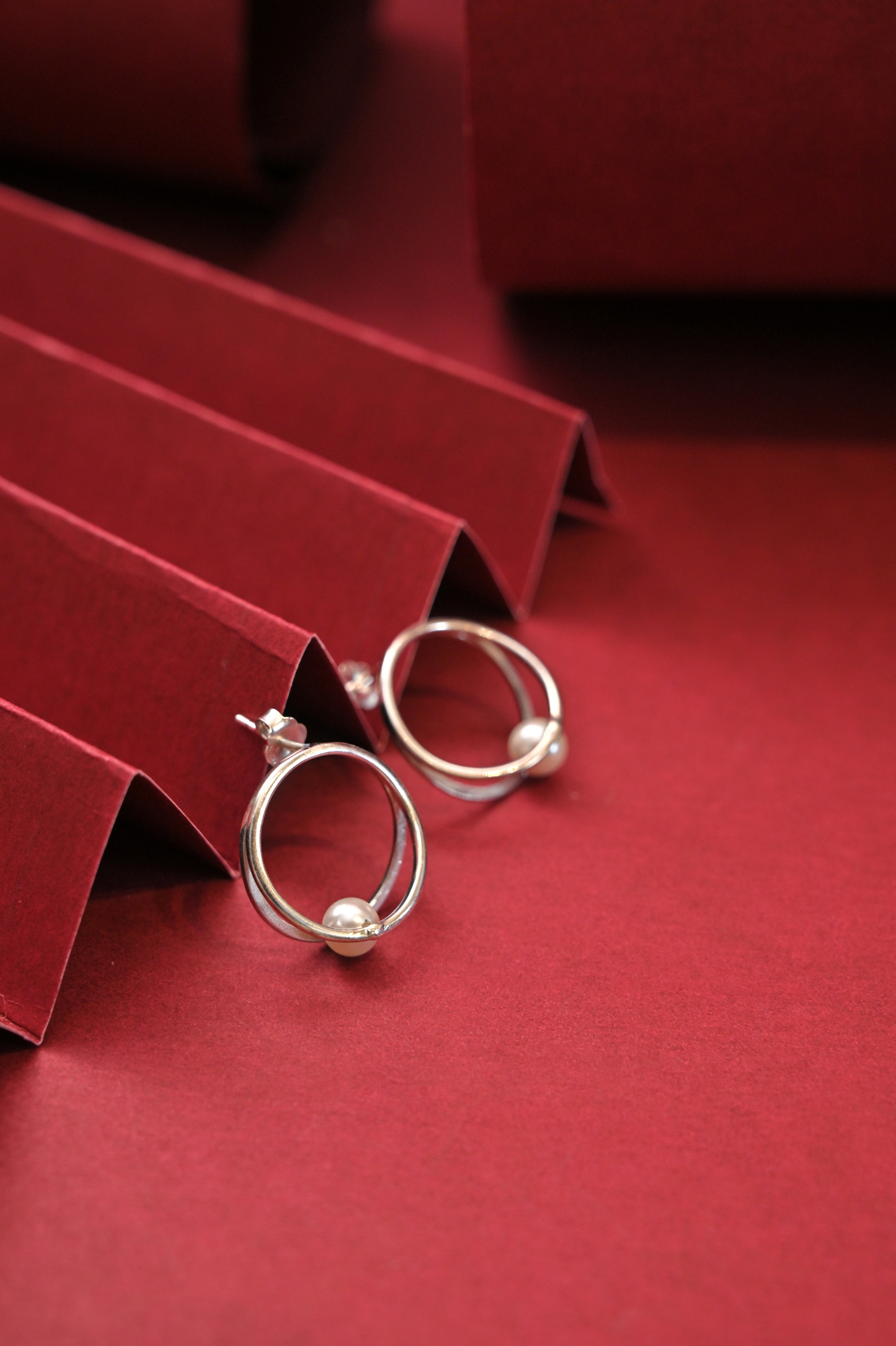 925 silver pearl orbit stud earrings